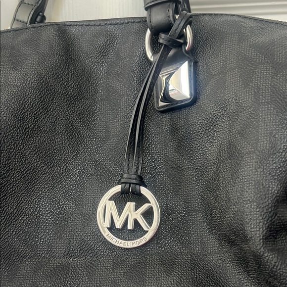 MICHAEL KORS Black Hand Bag - Picture 7 of 16